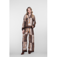 Geisha blouse satin AOP bruin zand