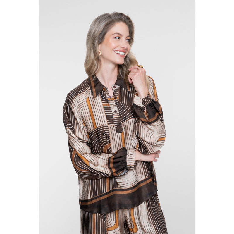 Geisha blouse satin AOP bruin zand
