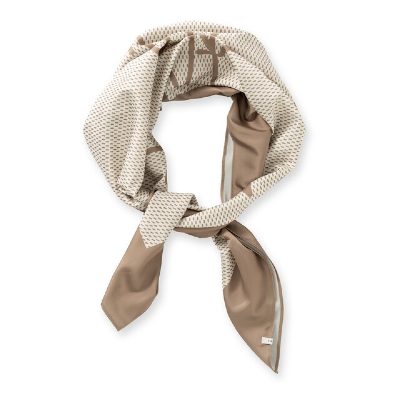 YAYA Square scarf London Town