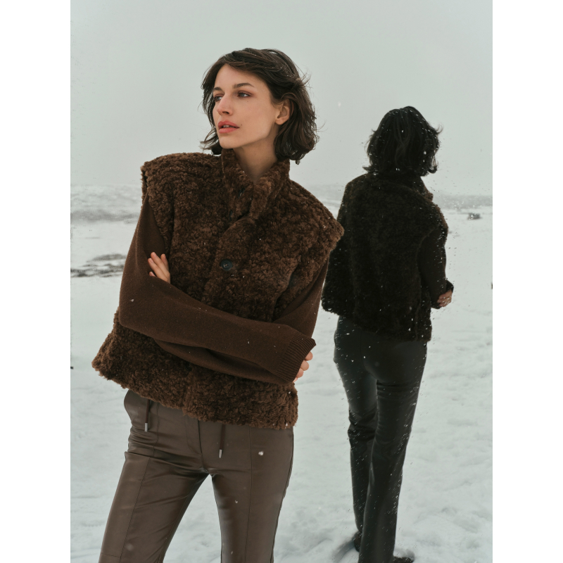 YAYA Oversized bodywarmer van imitatiebont met koorddetails.